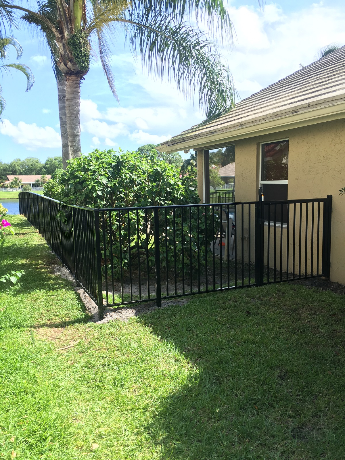 residential fence contractor installing an aluminum fences